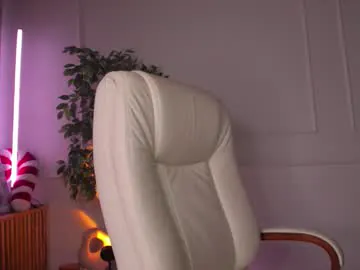 Lyn Chaturbate Model - Cam Recordings